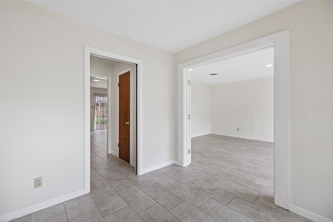 Foto del edificio - 4135 Levonshire Dr