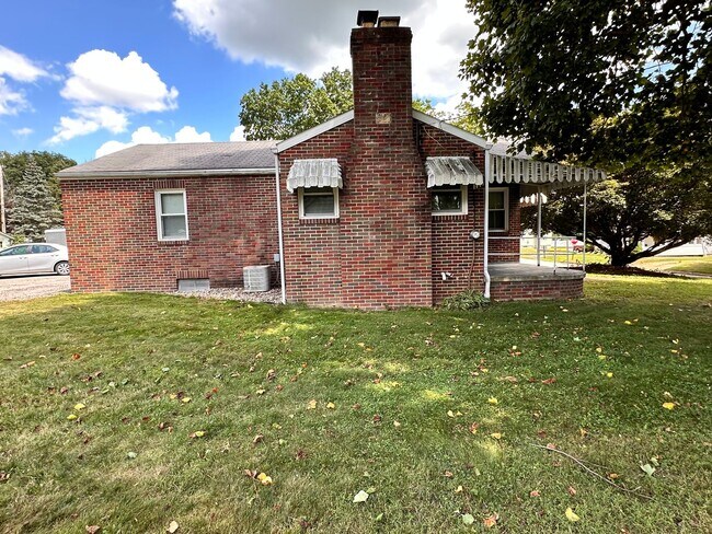 Building Photo - Hillsdale Local Schools