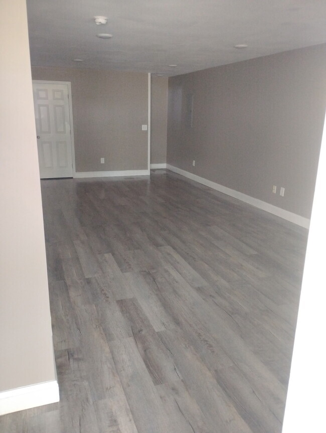 Building Photo - 1611 Chinquapin Grove Rd