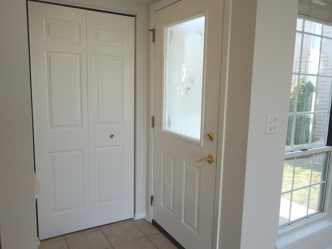 Building Photo - 2116 Southwind Cir