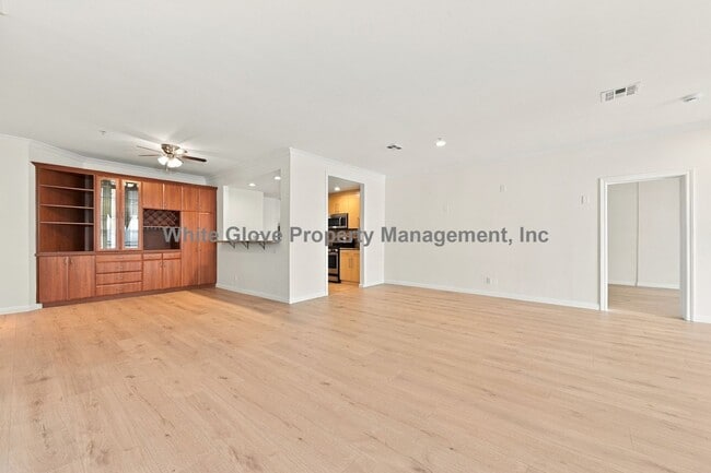 Building Photo - 3947 Carpenter Ave