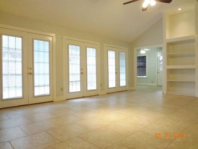 Foto del edificio - 20307 Linden Tree Dr