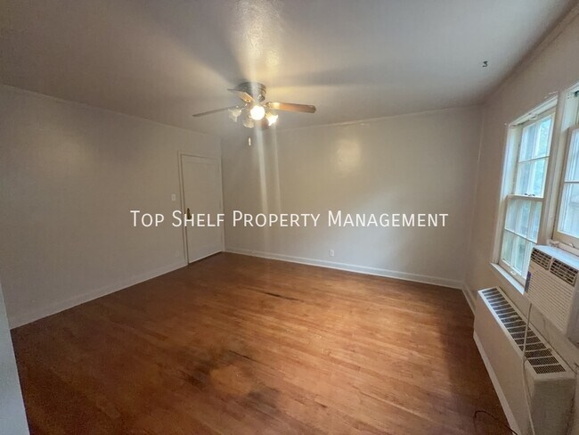 Foto del edificio - 2303 E 9th St