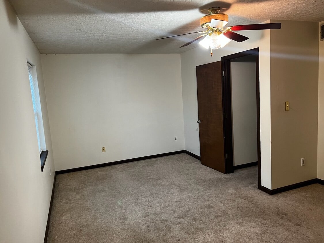 1025 Ryans Ct, Radcliff, KY 40160 Townhome Rentals in Radcliff KY