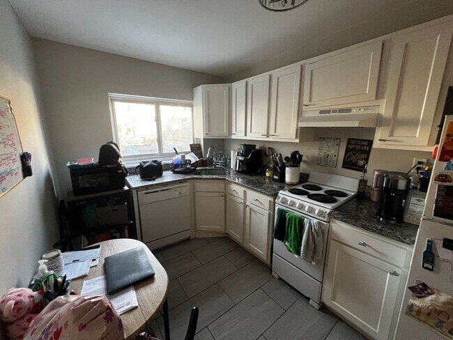 Building Photo - Cozy Brighton 2 Bed