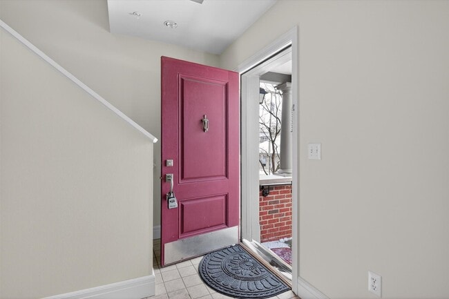 Building Photo - 417 S Ashley St