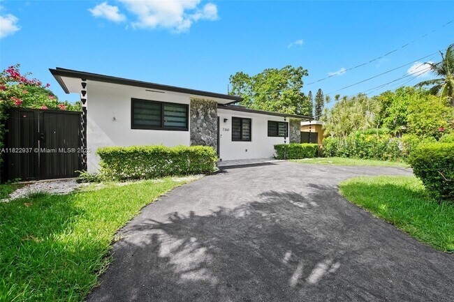 Foto del edificio - 7360 NW 4th St