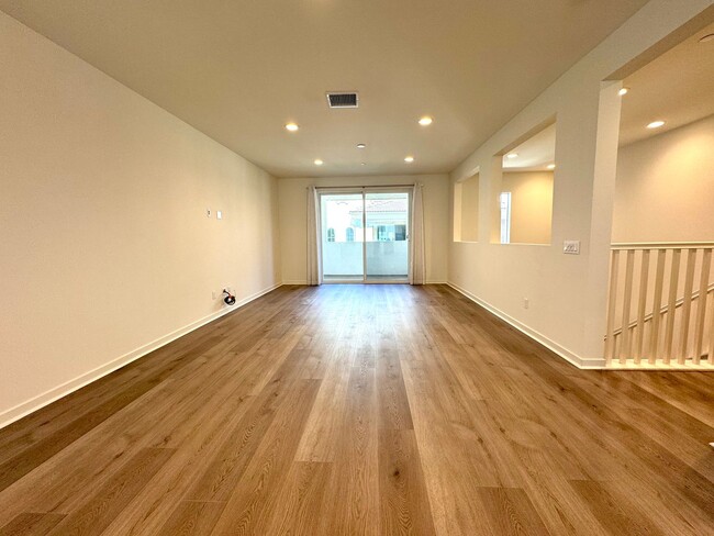 Foto del edificio - Spacious 4Bd/3.5Ba Home in Gated Lake Fore...