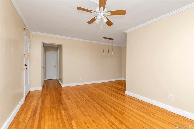 Foto del edificio - 275 Maple Ave