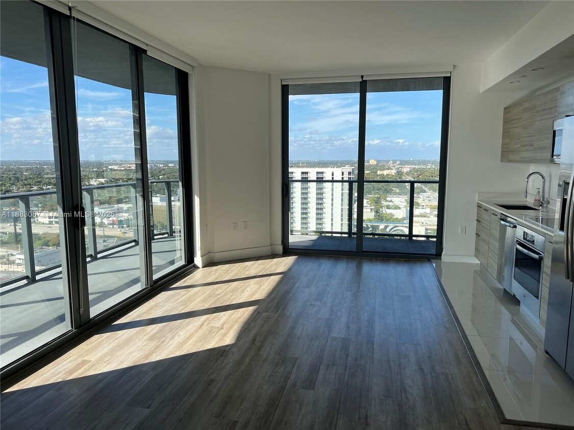 Foto principal - 121 NE 34th St