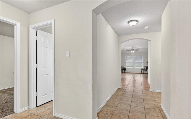 Foto del edificio - 4 bedroom 2 bathroom house! HOUSING ACCEPTED! MOVE-IN SPECIAL!!