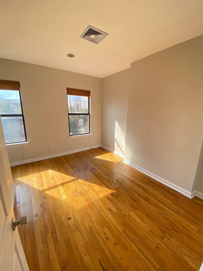 Building Photo - 276 1st St