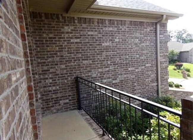 Building Photo - Gorgeous LARGE 4/2 in CABOT