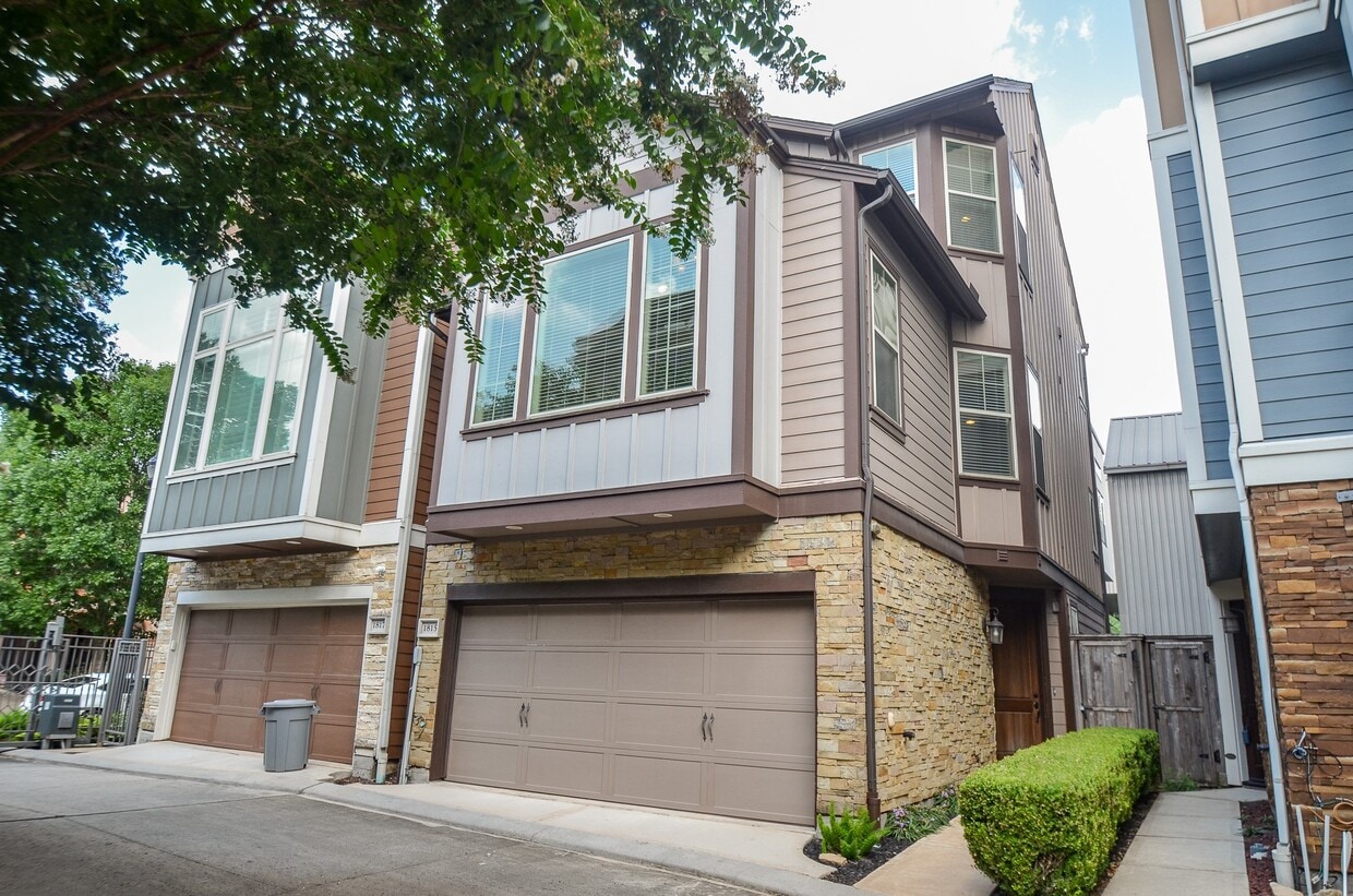 Primary Photo - 1815 Drew St