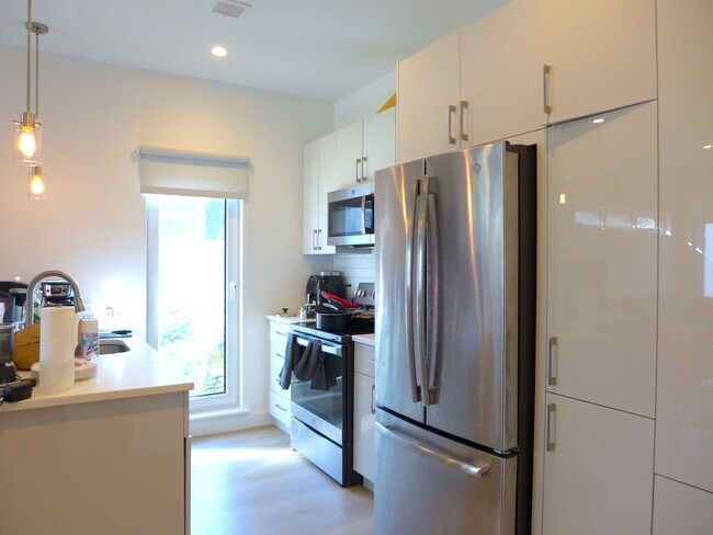 Building Photo - 2821 Washington St