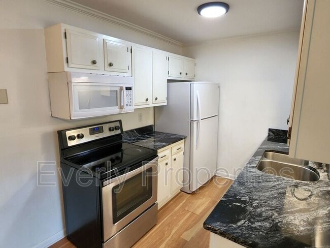Building Photo - W170N11557 Armada Dr