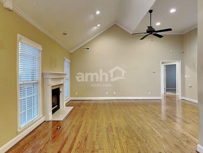 Building Photo - 104 Foxfield Way