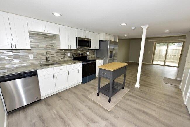 Building Photo - 1030 Galliton Ct