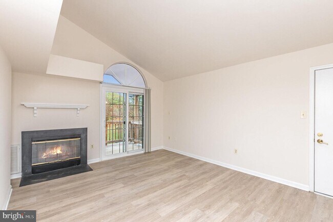 Building Photo - 6905 Victoria Dr
