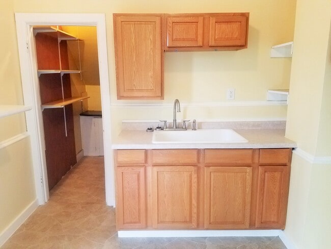 Cute Kitchen with Walk-in Pantry - 2106 Folger Ct