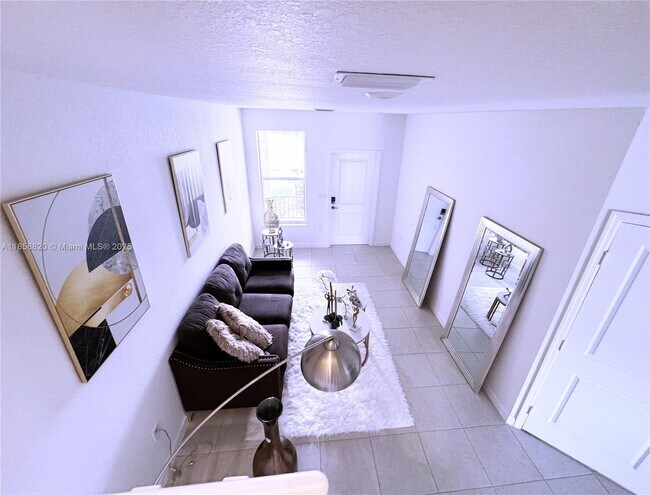 Foto del edificio - 5534 NW 27th Pl