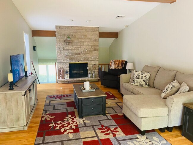 Foto del edificio - 7863 Russell Ln
