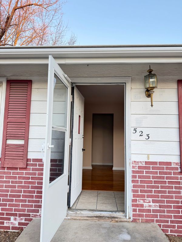 Building Photo - 523 N 82 St