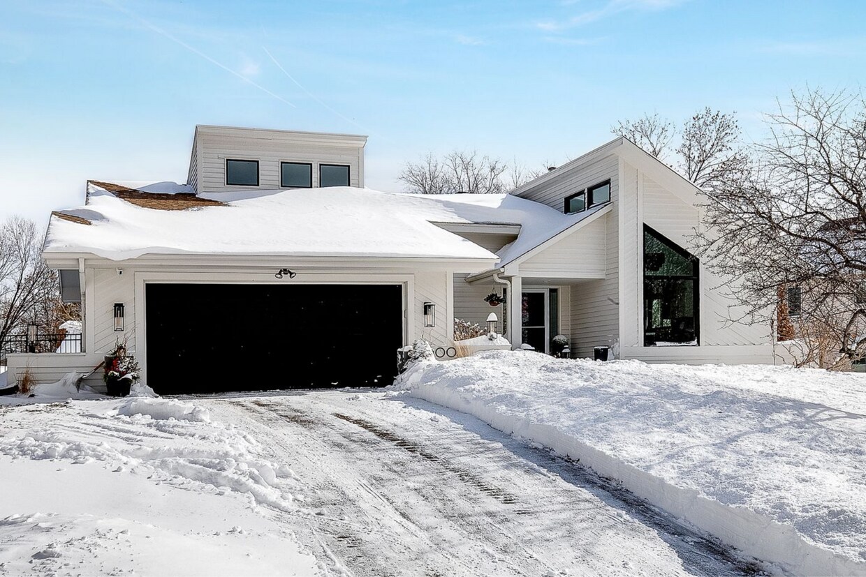 Foto principal - 3000 Pilgrim Ln N