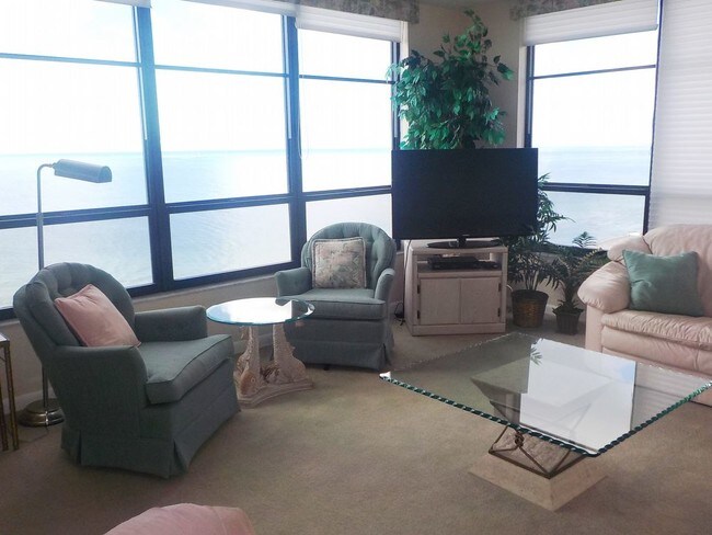 Foto del edificio - 631 Alhambra Rd