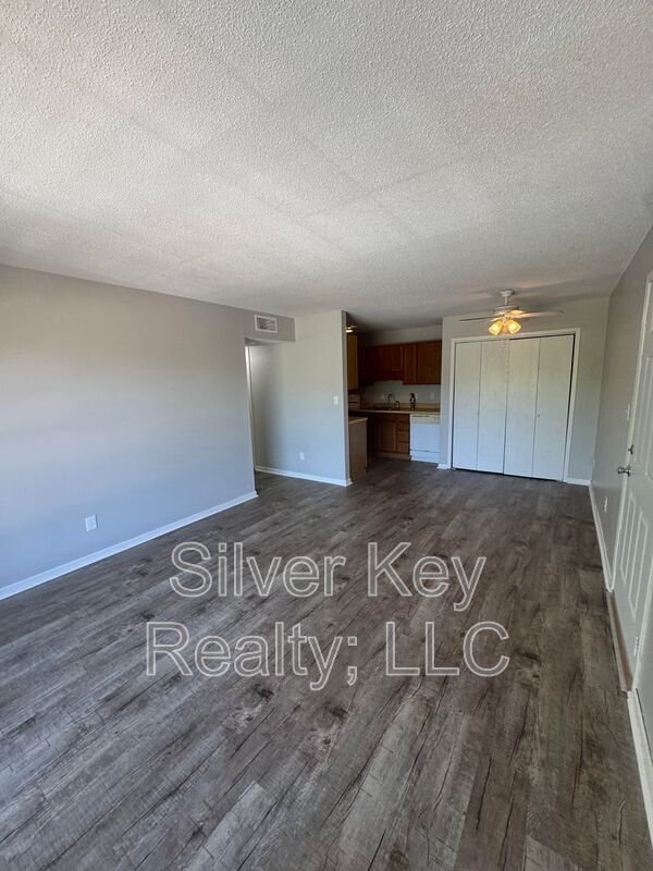 Building Photo - 311 Sunset Dr