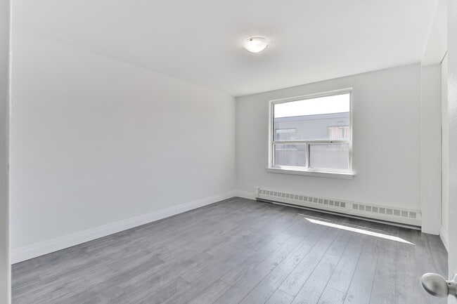 Bedroom - 3240 Bathurst St
