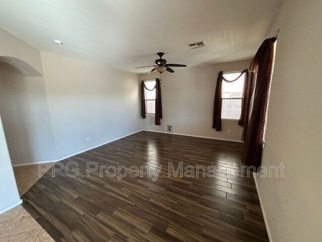 Foto del edificio - 18067 W Turquoise Ave