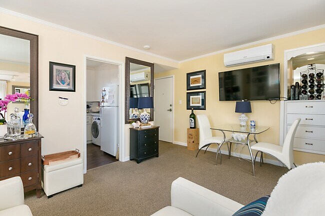 Building Photo - 6012 Paseo Delicias, Unit 8