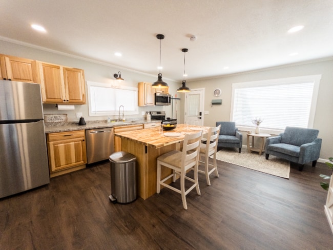 Building Photo - 2221 Madison St