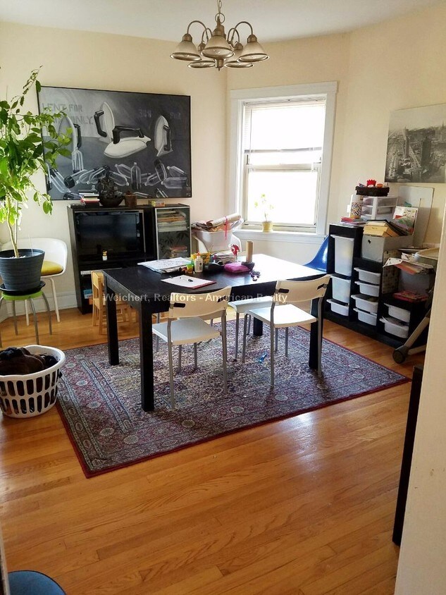 Primary Photo - 4950 N Albany Ave