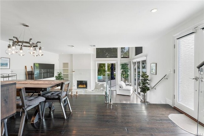 Building Photo - 4625 Park Mirasol