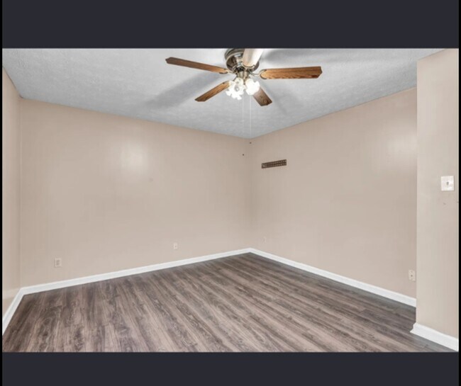 Foto del edificio - 686 Bethany Ct