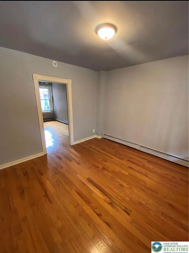 Foto del edificio - 948 W Maple St