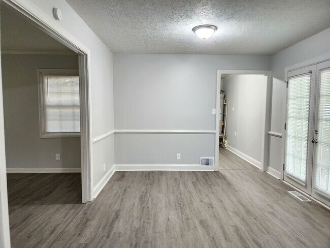 Foto del edificio - 5971 Moss Dr