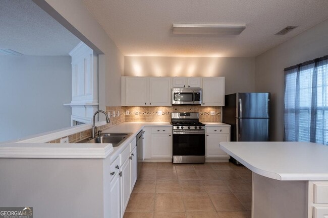 Foto del edificio - 4084 Howell Park Rd