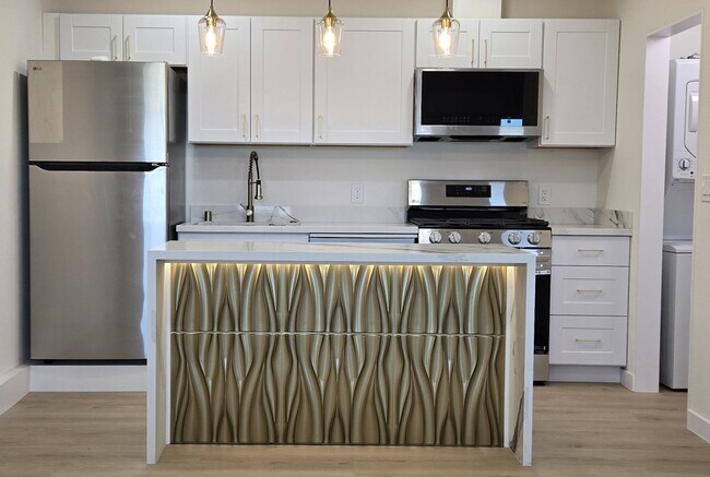 Building Photo - 621 Starstone Dr