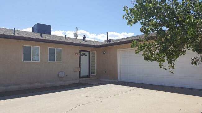 Building Photo - 1822 Pontiac Dr