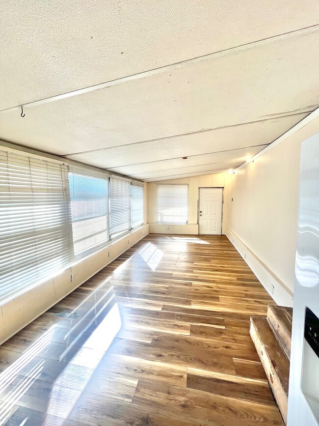 Building Photo - 137 Lantern Pl