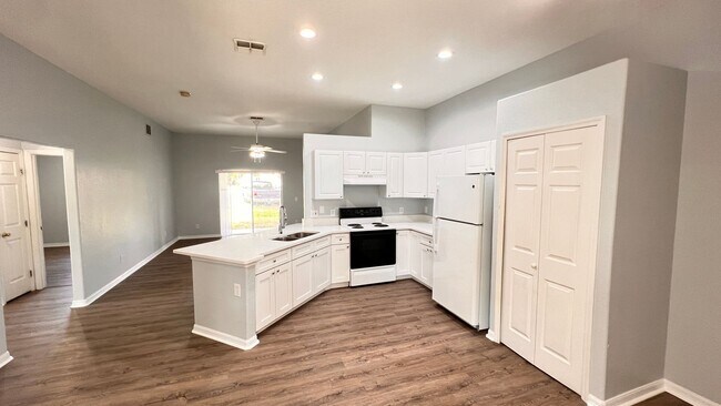 Foto del edificio - Charming 3-Bed, 2-Bath Home in Orlando