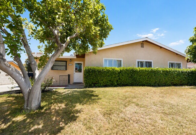 Foto del edificio - 220 Lilac Ct