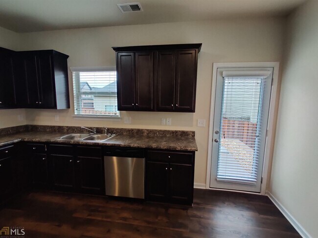Building Photo - 2 Longleaf Cir