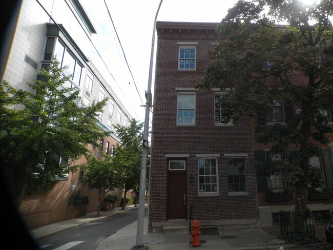 Building Photo - 515 S 16th St