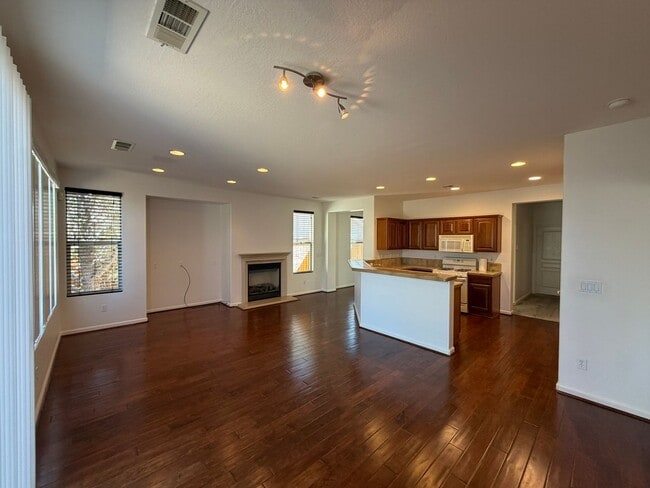 Building Photo - 55+ Del Webb home in Somersett