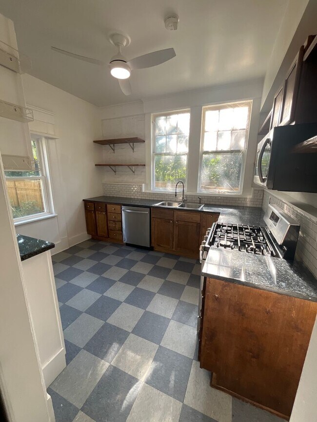 Foto del edificio - 1609-1611 Clifton Ave