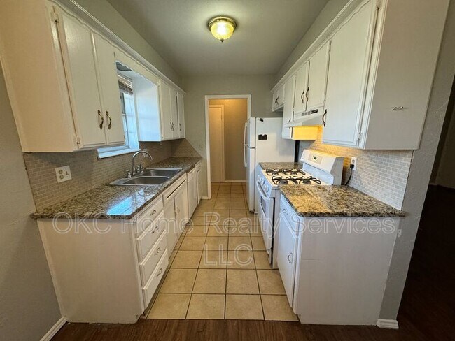 Building Photo - 3512 Willow Springs Dr